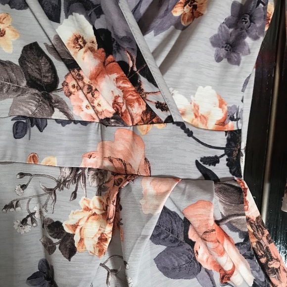 Size S floral Fashion Nova dress - Picture 4 of 4